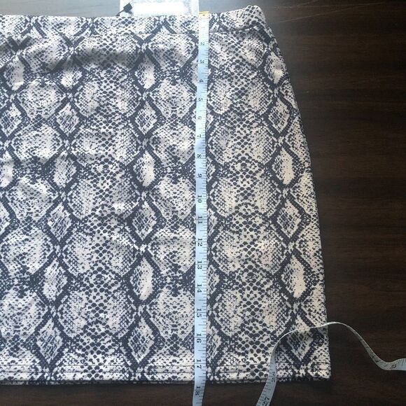 BOOHOO SKIRT Snake Print Mini Skirt Boohoo - Picture 9 of 9